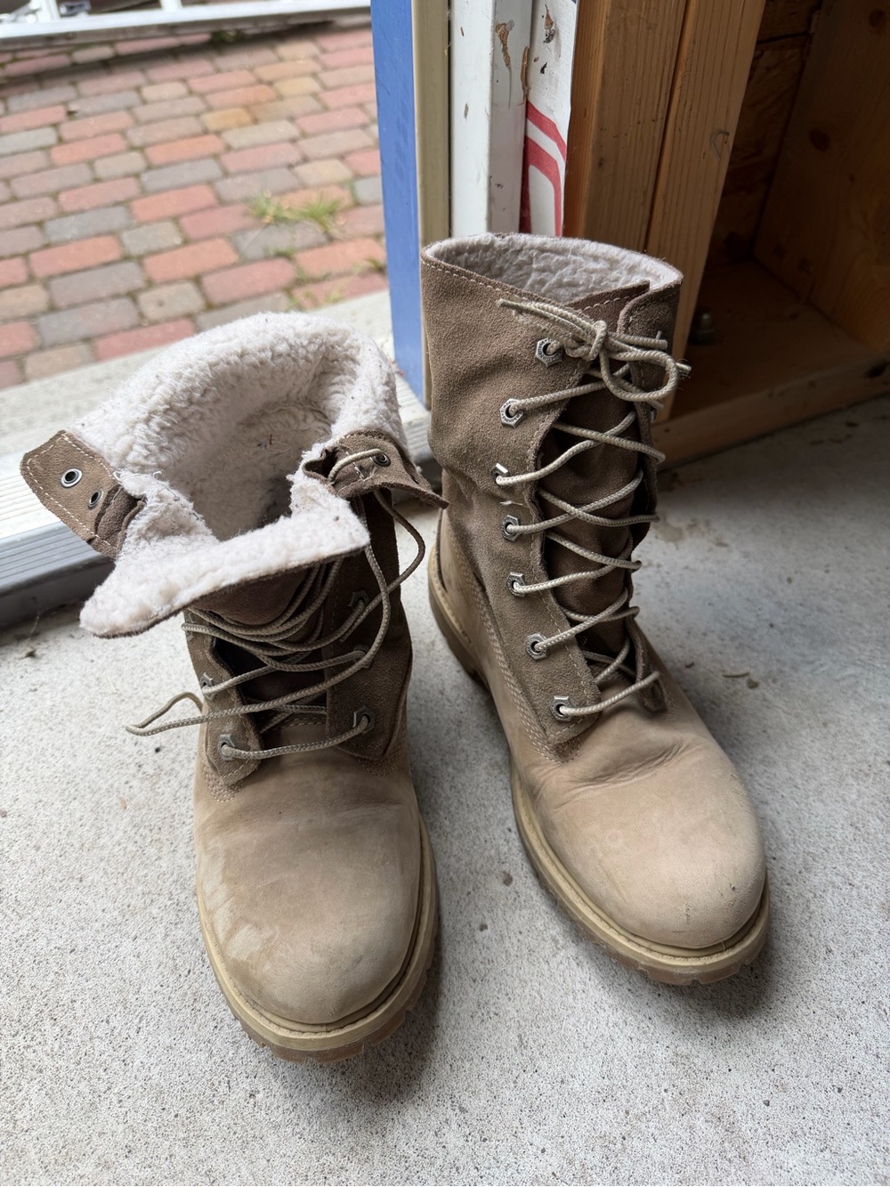 Timberland Women's Beige Lace-Up Sherpa Boots